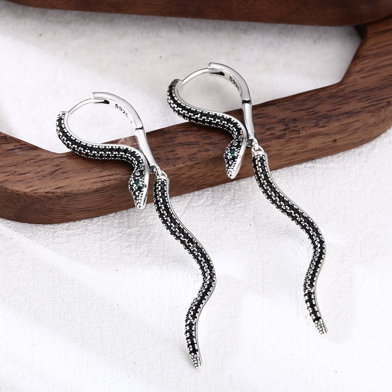 Black Venom Curve Earrings