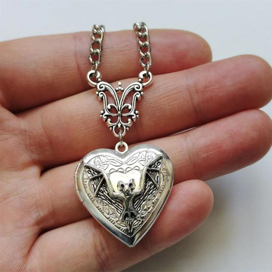 Gothic Vampire Witch���s Heart Locket Necklace