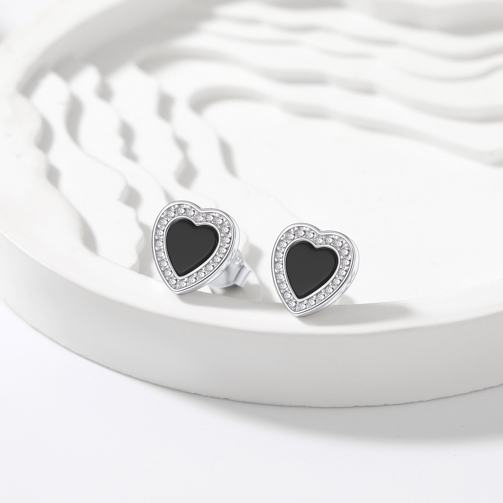 Flash Sterling Silver Heart-shaped Black Onyx Stud Earrings for