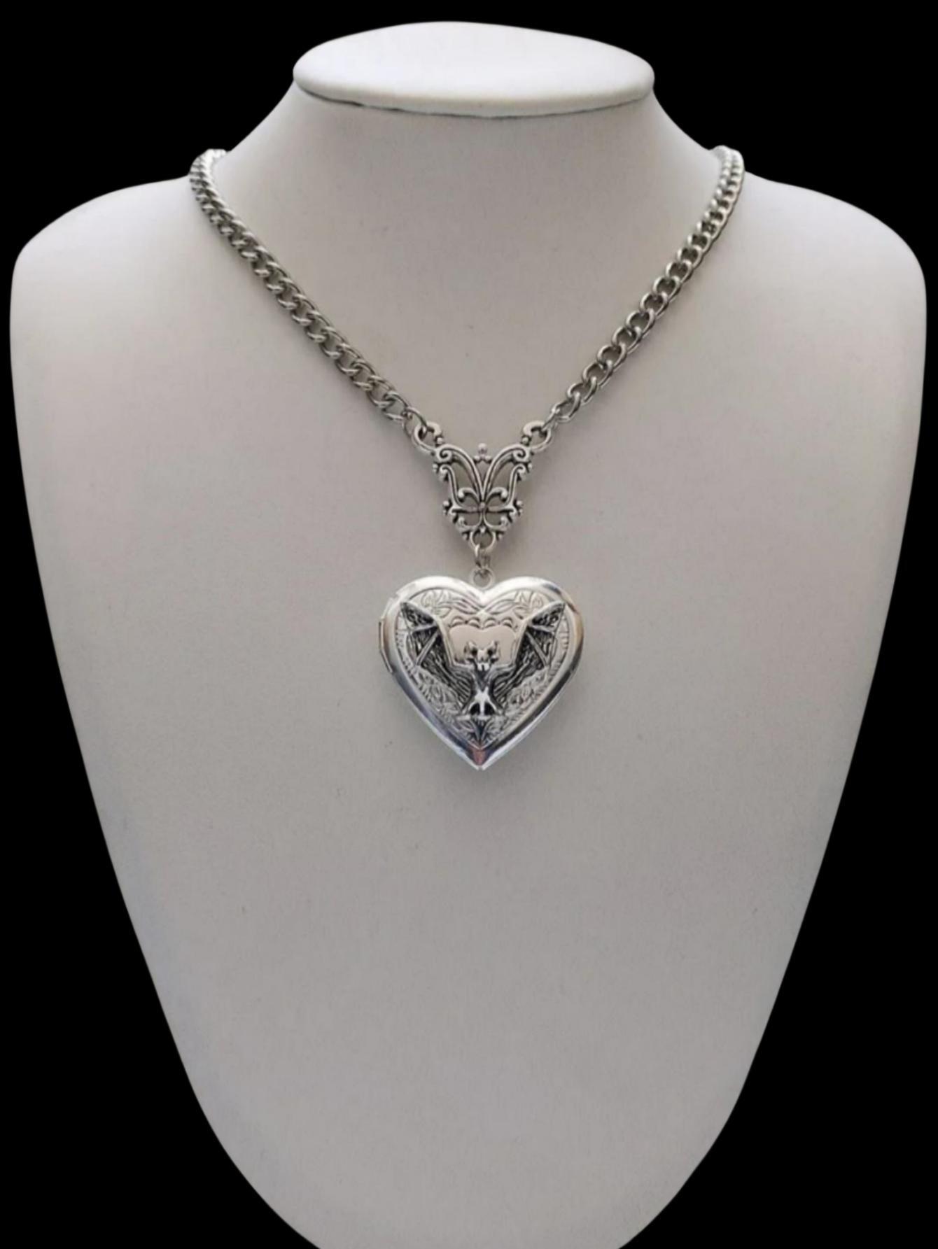 Gothic Vampire Witch���s Heart Locket Necklace